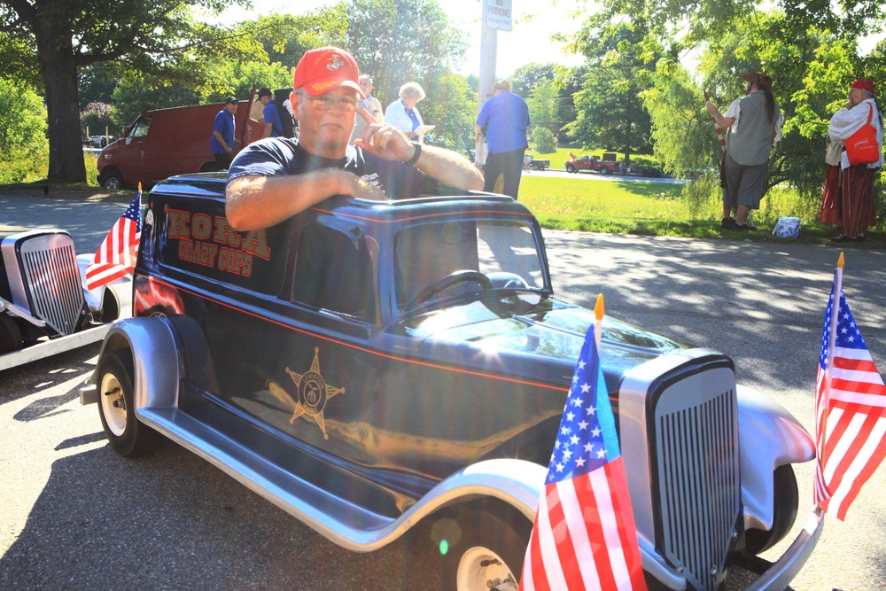 Marines, sailors march in Rockland parade