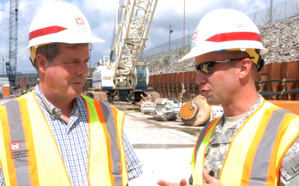 Nashville mayor goes up river to see dam safety project