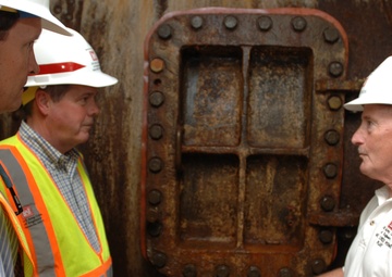 Nashville mayor goes up river to see dam safety project