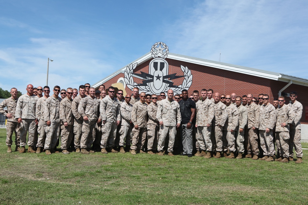 Herschel Walker tells soldiers: 'Don't be afraid to ask for help