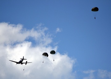 101st Airborne Division airshow acts rehearse for Super Saturday