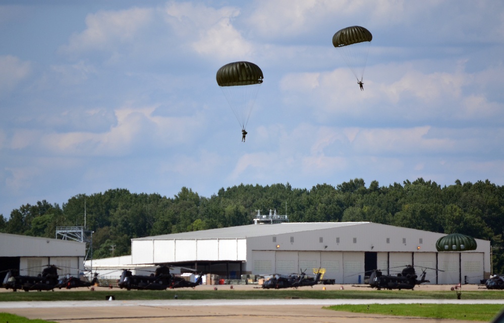 101st Airborne Division airshow acts rehearse for Super Saturday