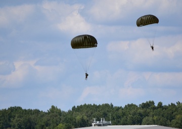 101st Airborne Division airshow acts rehearse for Super Saturday