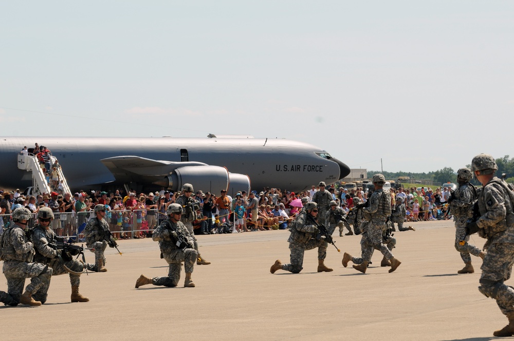 Super Saturday Air Show celebrates 70-year legacy of Air Assault Division