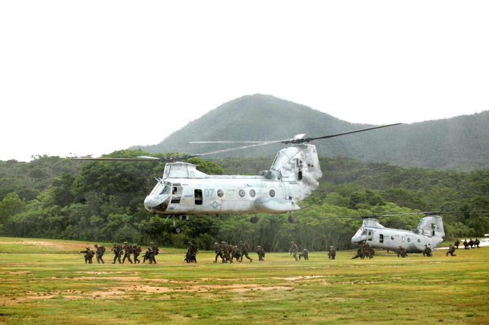 31st MEU’s Helicopter Company raids urban combat facility