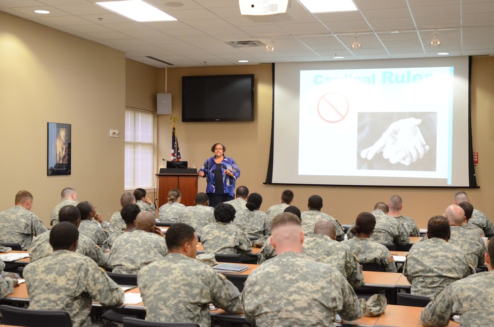 377th TSC soldiers learn how to market themselves