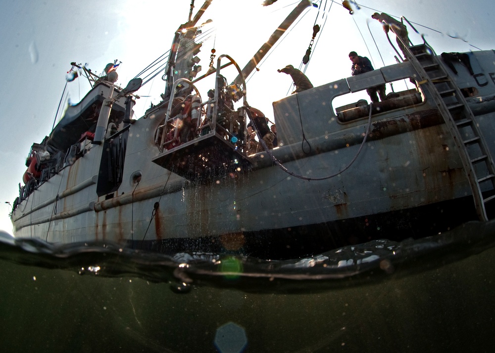 U.S. Navy divers search for the remains of 5 un-accounted for servicemembers from 1942.