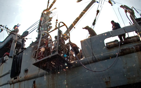 U.S. Navy divers search for the remains of 5 un-accounted for servicemembers from 1942.