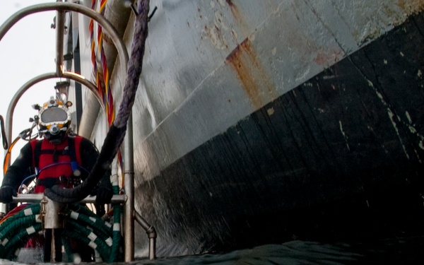 US Navy divers search for the remains of 5 un-accounted for service members from 1942