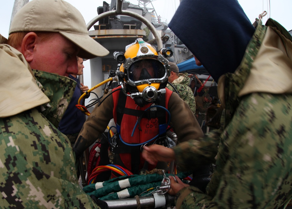 U.S. Navy divers search for the remains of 5 un-accounted for servicemembers from 1942.