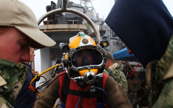 U.S. Navy divers search for the remains of 5 un-accounted for servicemembers from 1942.