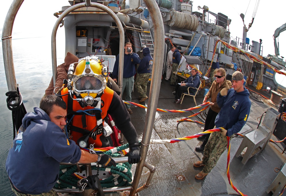 US Navy divers search for the remains of five un-accounted for service members from 1942