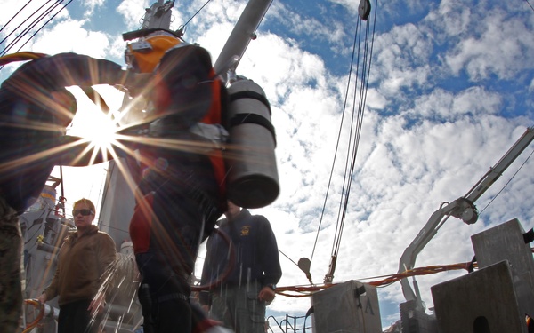 US Navy divers search for the remains of five un-accounted for service members from 1942