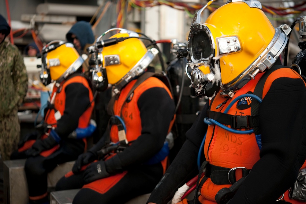 US Navy divers search for the remains of 5 un-accounted for service members from 1942