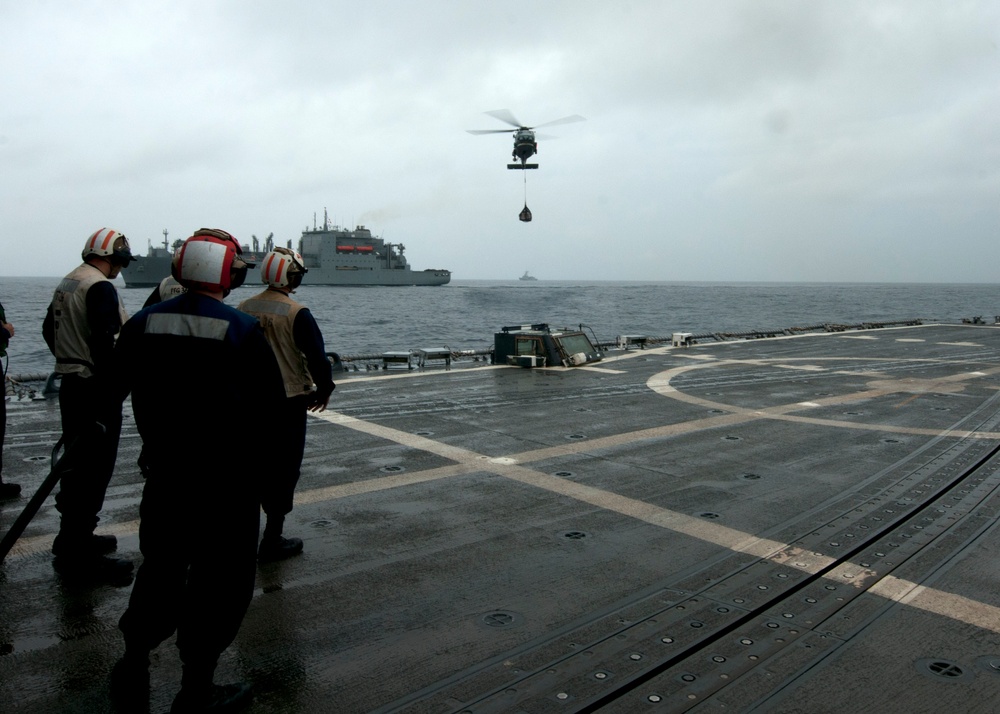 Vertical replenishment with USNS Sacagawea