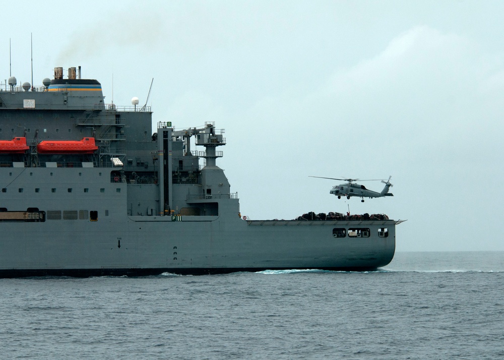 Vertical replenishment with USNS Sacagawea