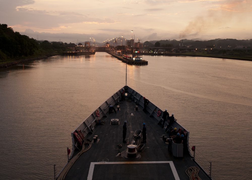 USS Underwood approaches the Miraflores lock of the Panama Canal