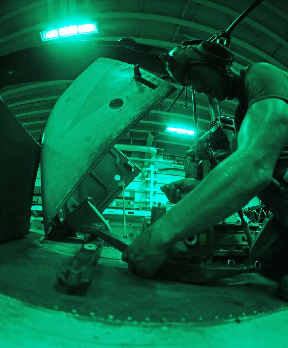 Marines conduct helicopter maintenance