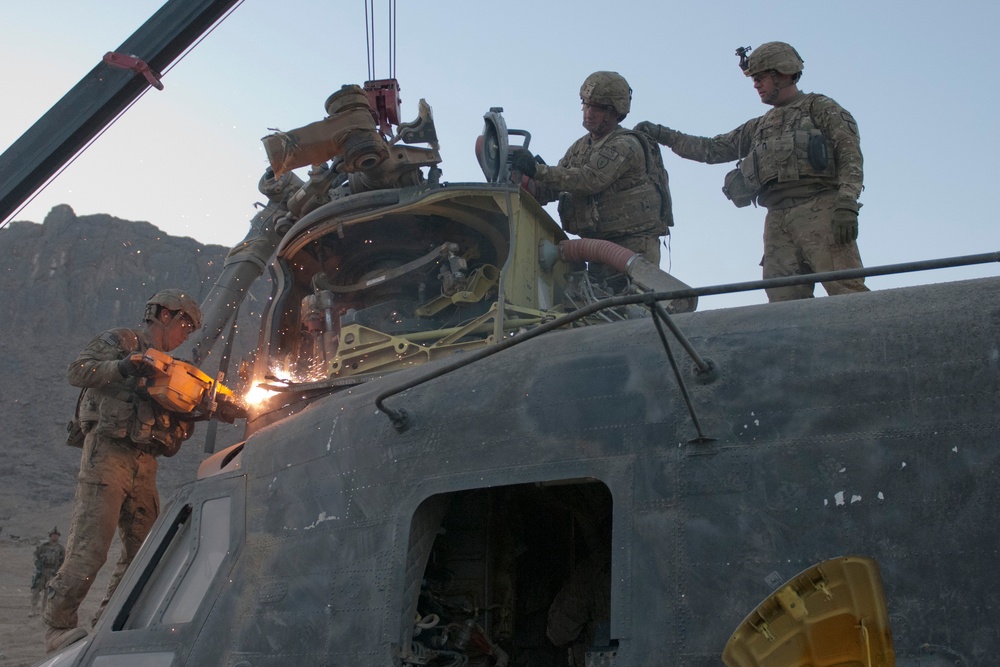 Legionnaires overcome diffcult challenges to secure CH-47
