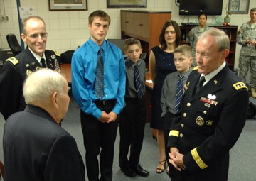 Senior military leader visits Minnesota soldiers and airmen