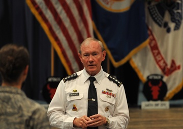 Senior military leader visits Minnesota soldiers and airmen