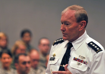 Senior military leader visits Minnesota Soldiers and Airmen