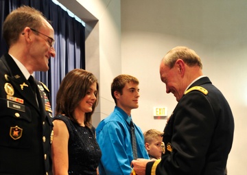 Senior military leader visits Minnesota soldiers and airmen