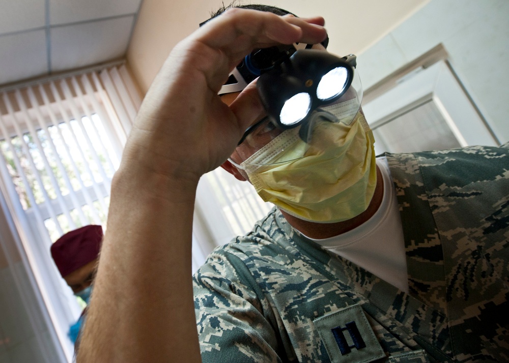 TCM conducts dental exchange with Kyrgyz partners