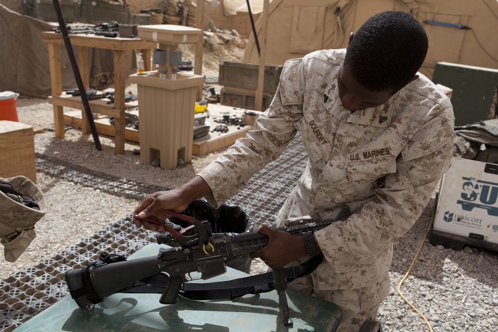 Weapons maintenance on FOB Nolay