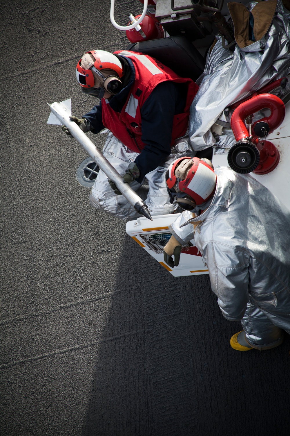 Marines, sailors help Coast Guard with casualty evacuation