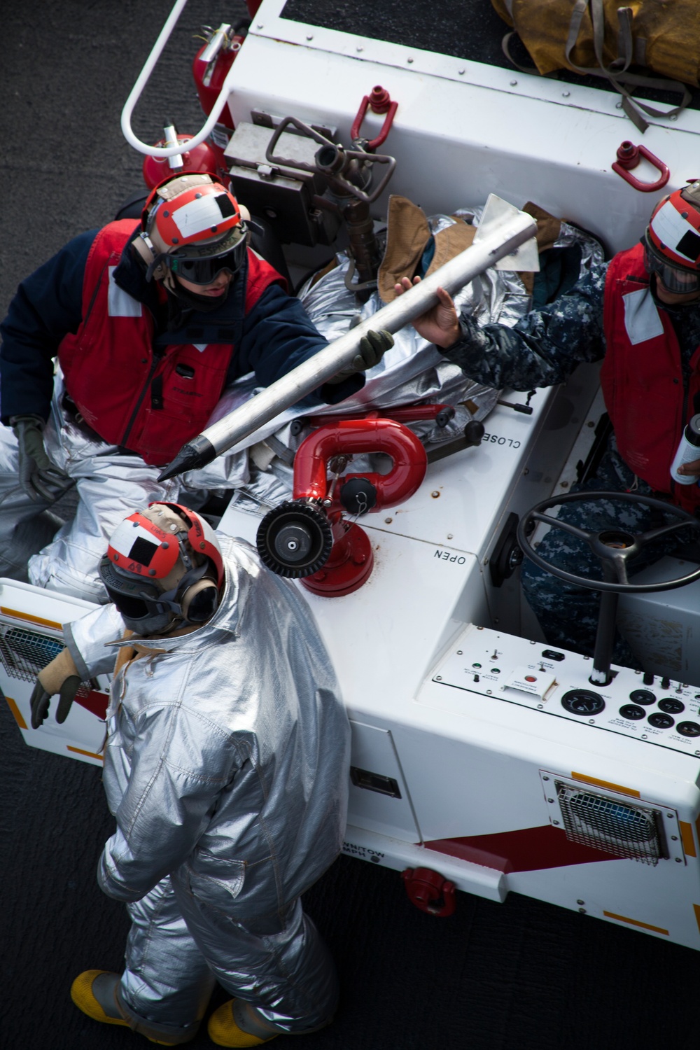 Marines, sailors help Coast Guard with casualty evacuation