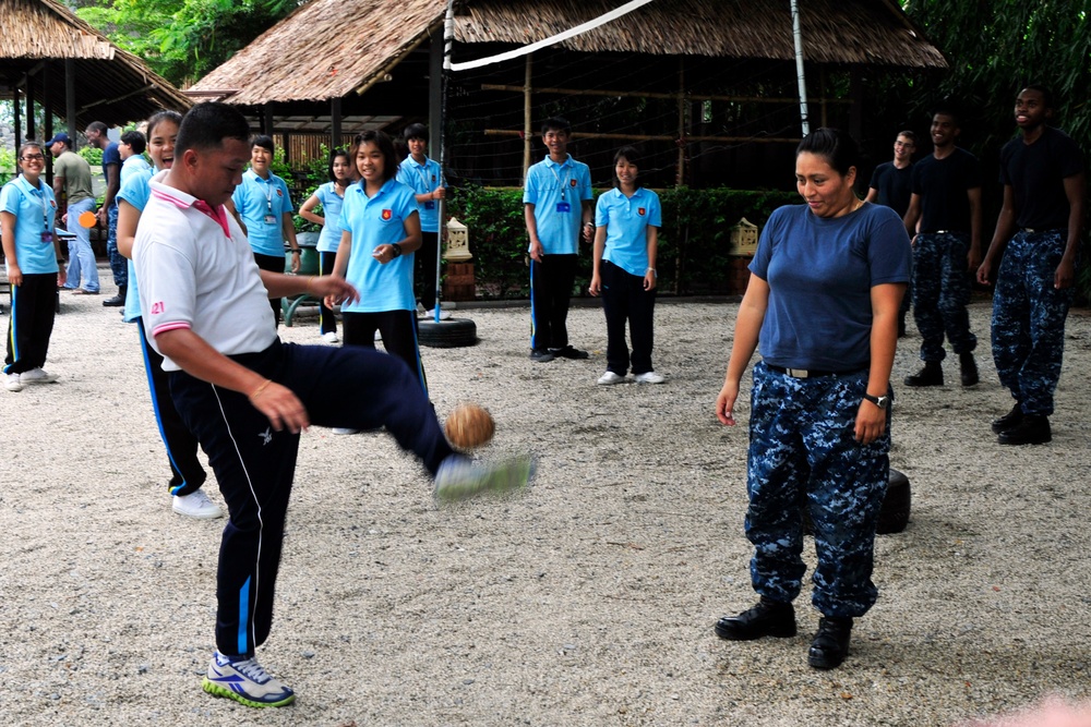 USS Buffalo sailors during a community service project