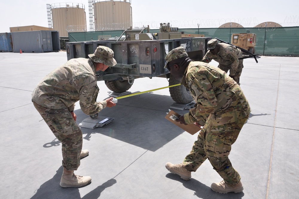 Soldiers wrangle in redeployment training at rodeo