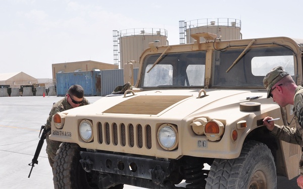 Soldiers wrangle in redeployment training at UMO rodeo