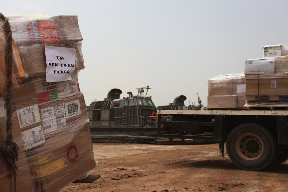 24th MEU delivers mail to USS New York