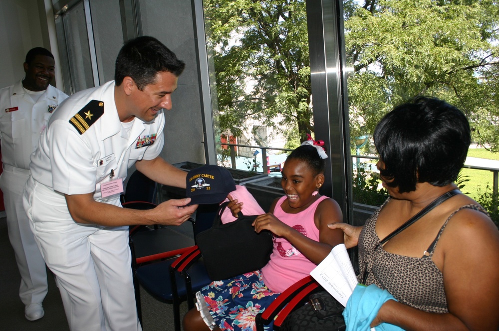Sailors visit Chicago children's hospital
