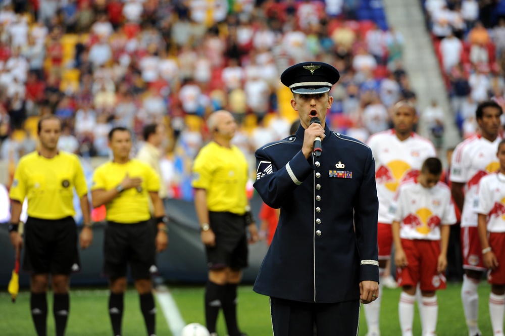 Air Force master sergeants sings national anthem