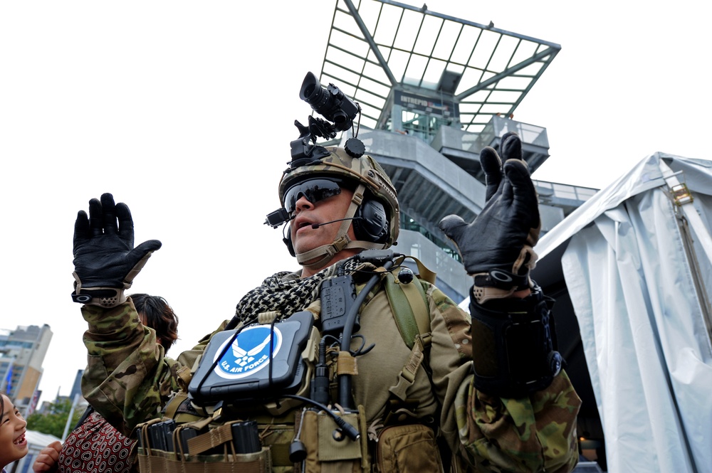 Combat controller's kit showcased at Air Force Week