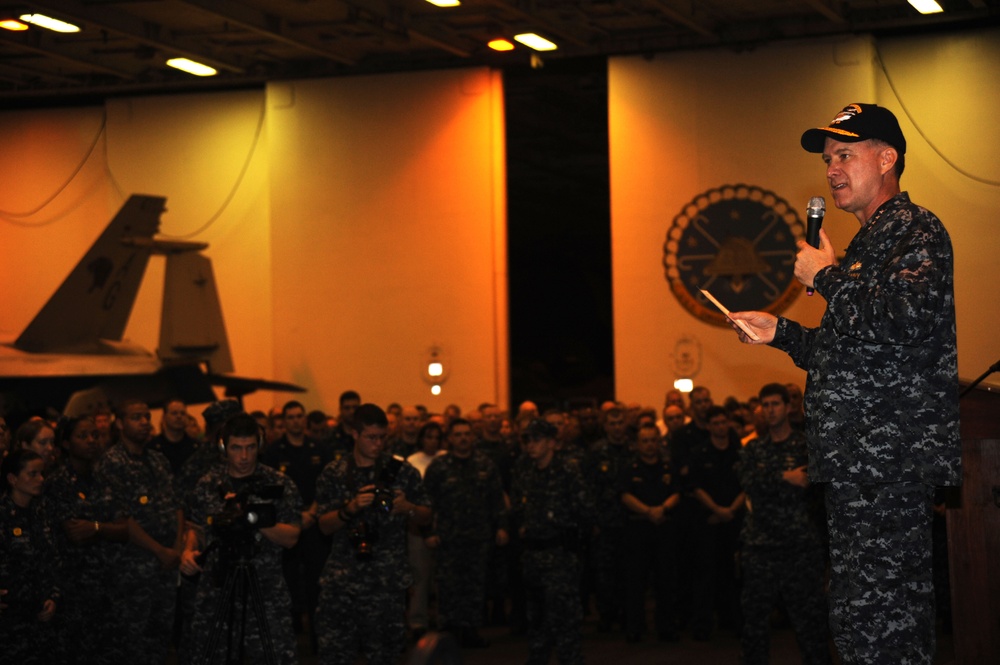 US Navy Vice Chief of Naval Operations visits deployed sailors