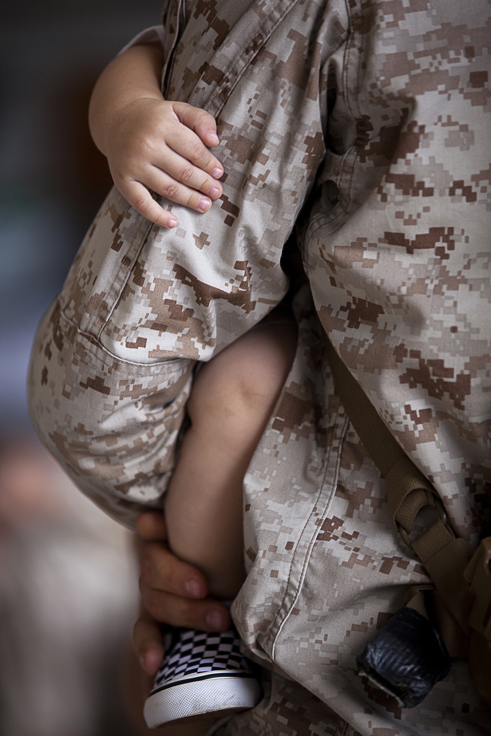 Marine father holds son tight after returning from Afghanistan