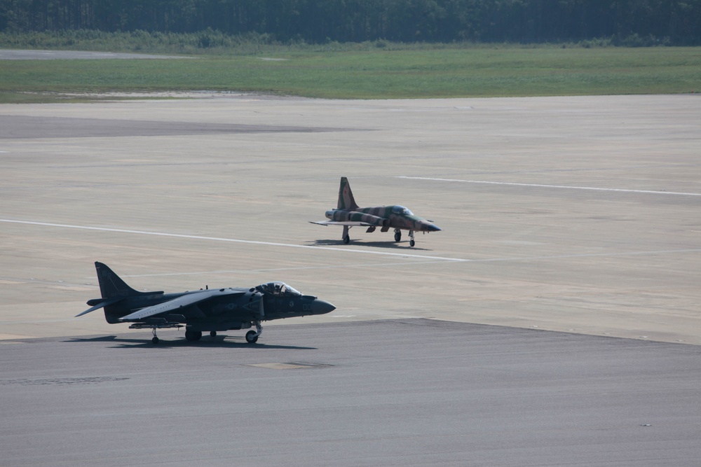 Yuma squadron visits Cherry Point to conduct air-to-air combat training with Harrier pilots