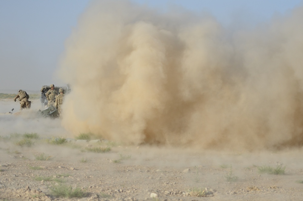 Red Lion soldiers fire M777s at FOB Al Masaak