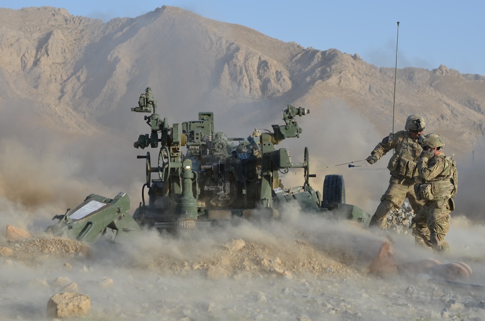 DVIDS - Images - Red Lion soldiers fire M-777s at FOB Al Masaak [Image ...