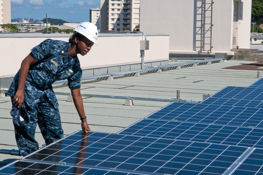 Inspecting solar panels