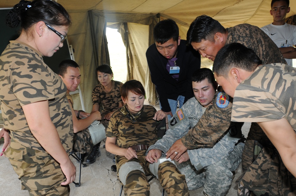 U.S. service members share Medical First Responder course with Mongolian counterparts