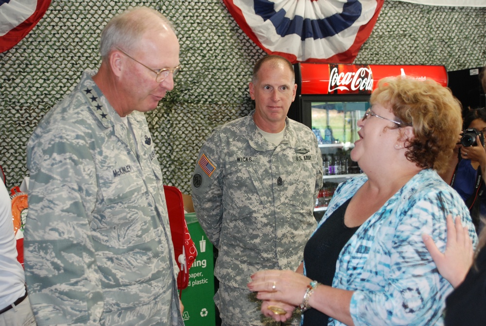 PGA honors military members and families at Bethpage, N.Y., golf tourney