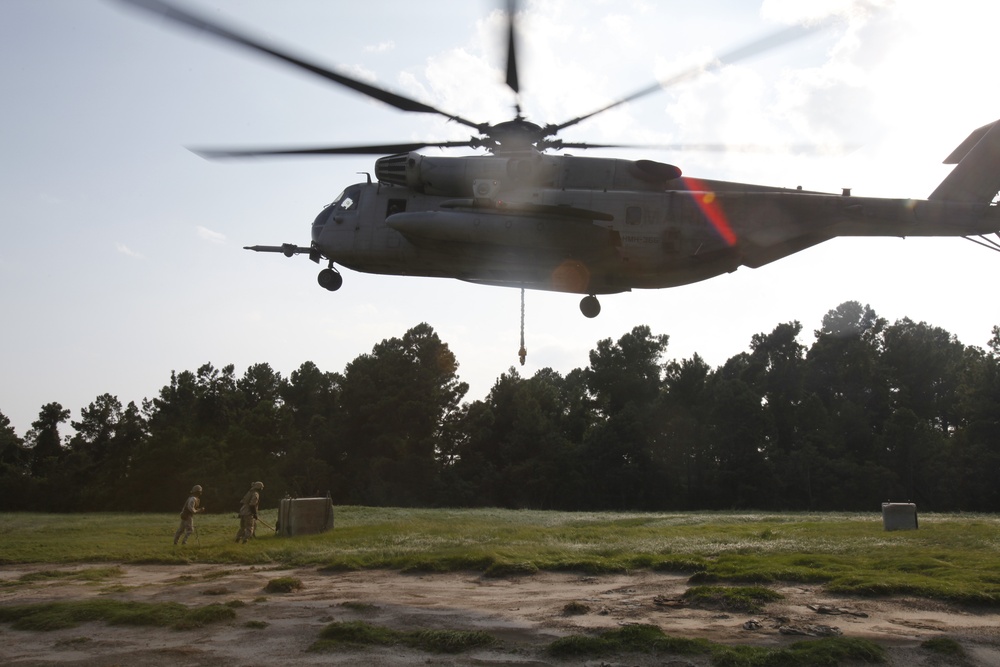 Super Stallions conduct MAGTF training: HMH-366 practices heavy-lift capabilities