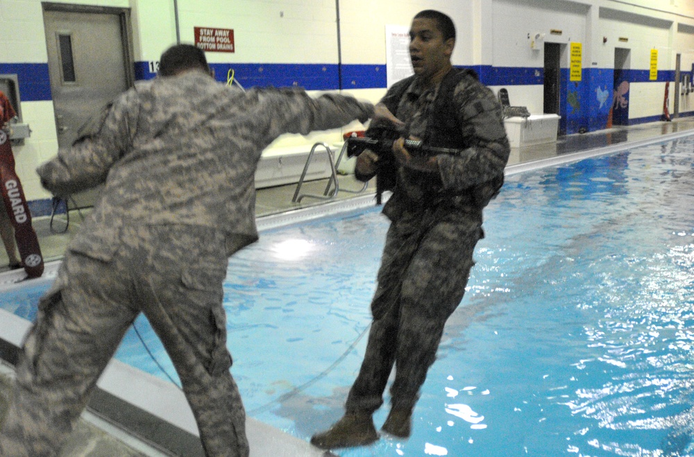 Arctic soldiers conquer the water during survival course