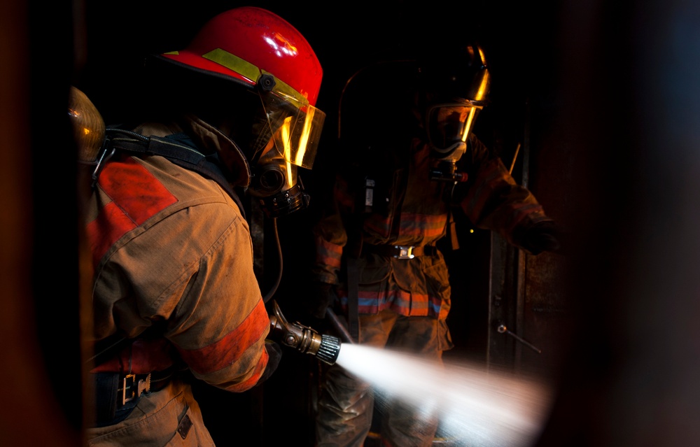 Dvids - Images - Sailors Participate In Basic Firefighting Class [image 