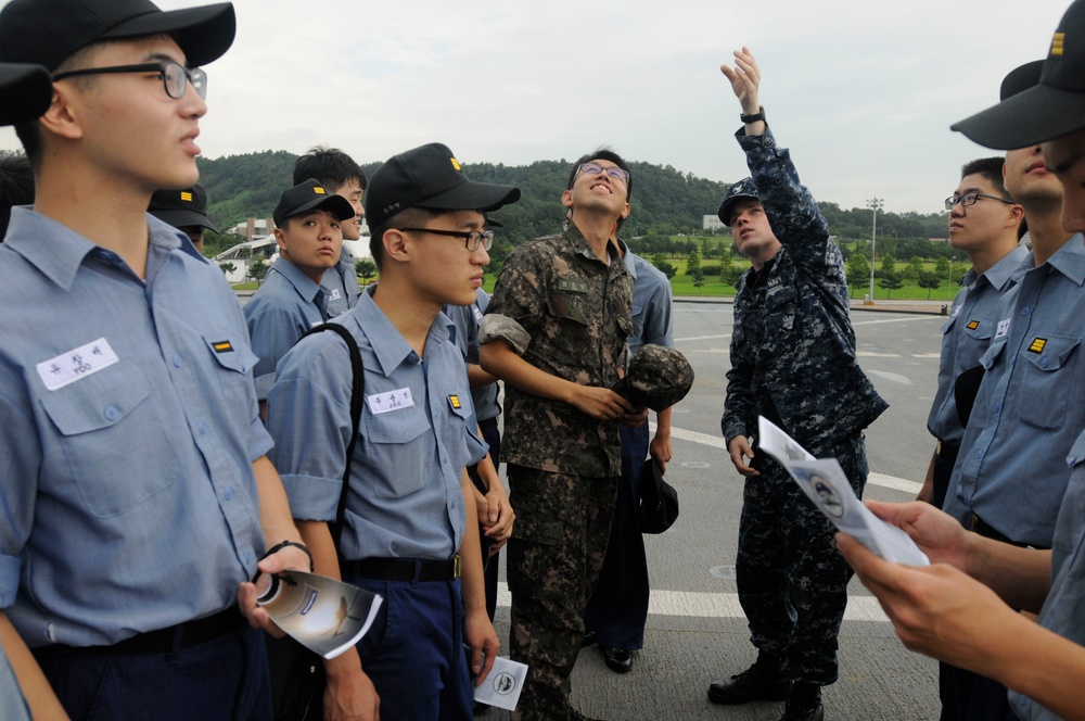 USS Blue Ridge sailors conduct ship tour, onload donuts